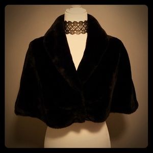 Apostrophe Flux Blk Fur drape over cape  1sz all